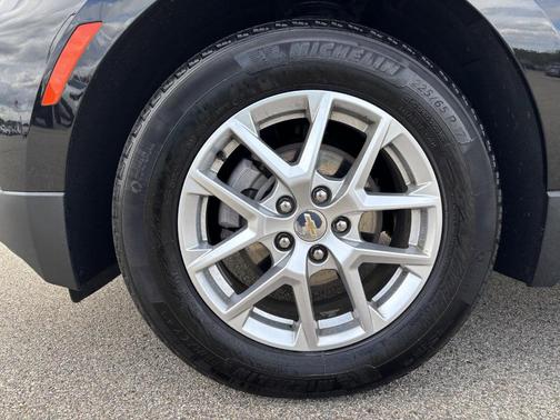 Mosaic Black Metallic 2024 Chevrolet Equinox LT