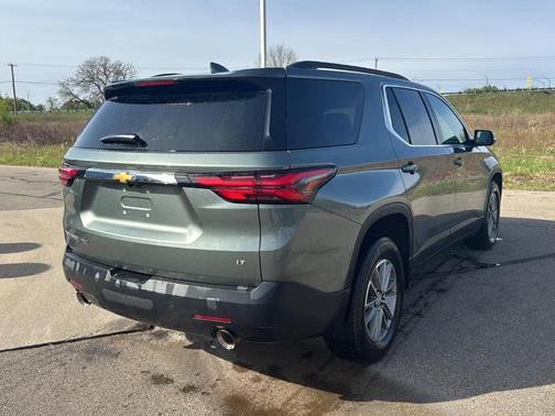 Silver Sage Metallic 2023 Chevrolet Traverse LT Cloth