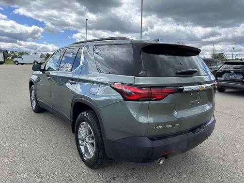 Silver Sage Metallic 2023 Chevrolet Traverse LT Cloth