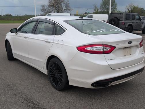 White Platinum Tri-Coat Metallic 2014 Ford Fusion SE