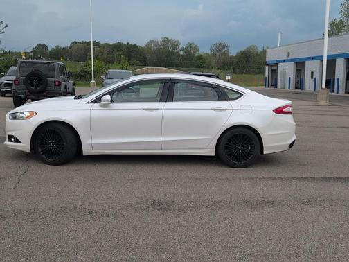 White Platinum Tri-Coat Metallic 2014 Ford Fusion SE