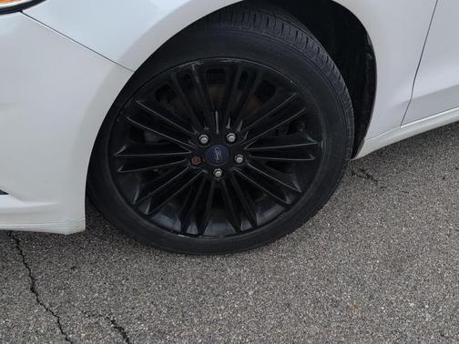 White Platinum Tri-Coat Metallic 2014 Ford Fusion SE