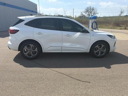 Oxford White 2023 Ford Escape ST-Line