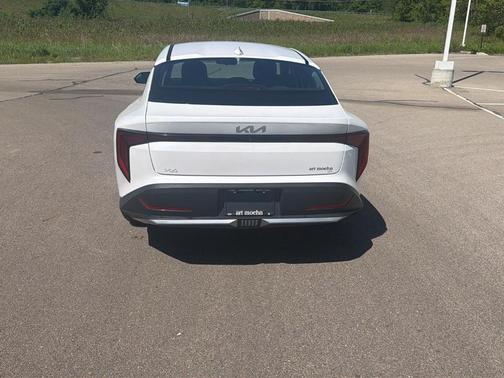 Snow White Pearl 2025 Kia K4