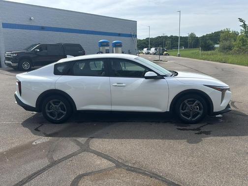 Snow White Pearl 2025 Kia K4