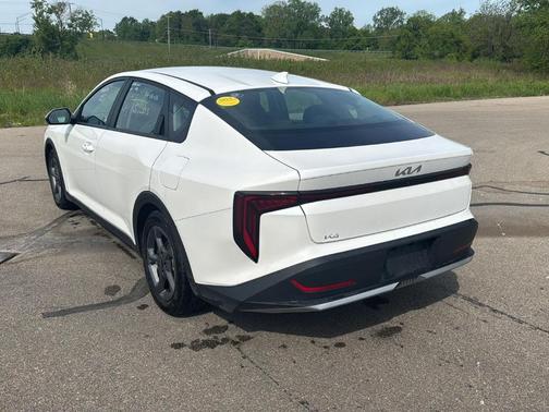 Snow White Pearl 2025 Kia K4