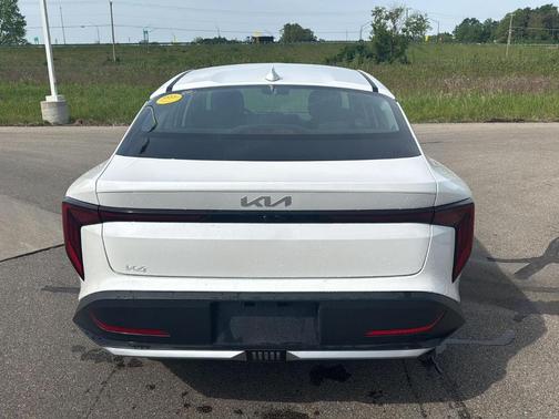 Snow White Pearl 2025 Kia K4
