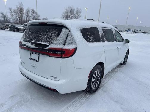 2021 Chrysler Pacifica Hybrid Touring L