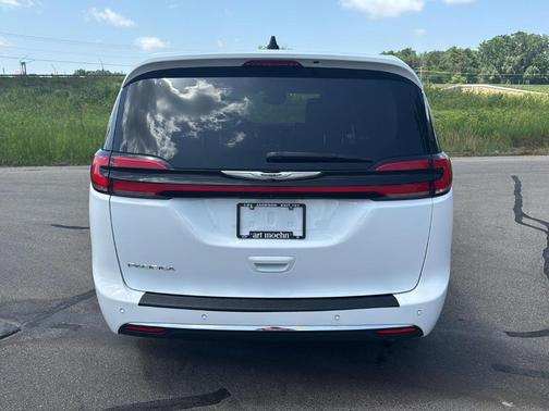 Bright White Clearcoat 2024 Chrysler Pacifica Touring-L