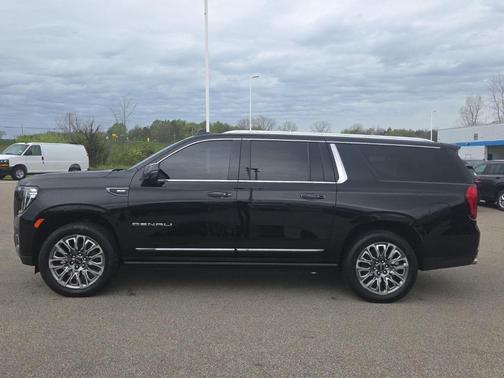 Onyx Black 2023 GMC Yukon XL Denali Ultimate
