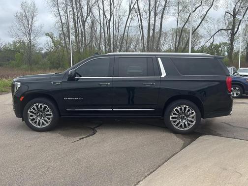 Onyx Black 2023 GMC Yukon XL Denali Ultimate