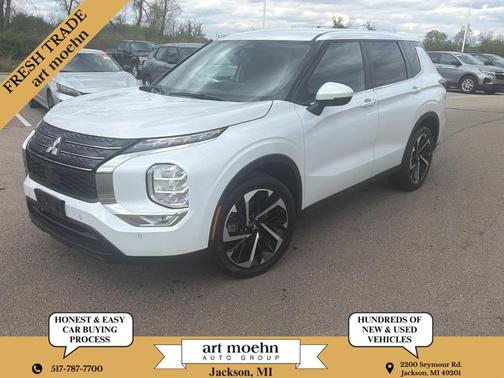 White Diamond 2024 Mitsubishi Outlander SE Black Edition