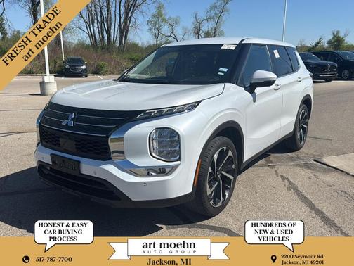 White Diamond 2024 Mitsubishi Outlander SE Black Edition