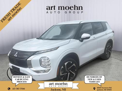 White Diamond 2024 Mitsubishi Outlander SE Black Edition