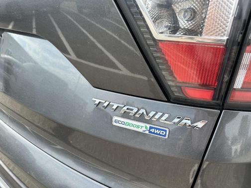 White Platinum Tri-Coat Metallic 2017 Ford Escape Titanium