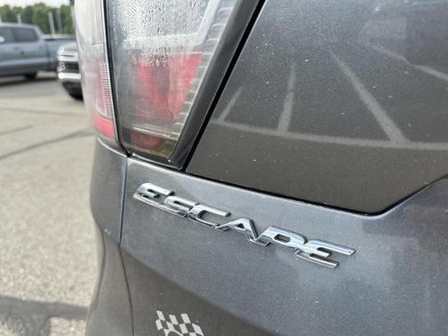 White Platinum Tri-Coat Metallic 2017 Ford Escape Titanium