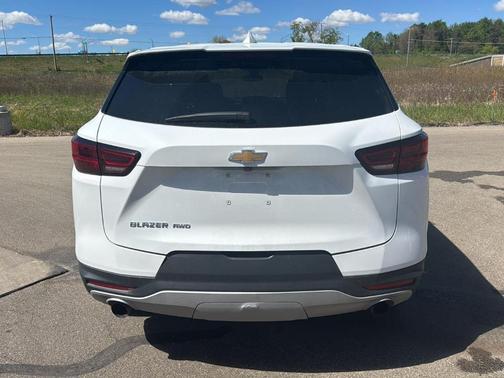 Summit White 2025 Chevrolet Blazer LT