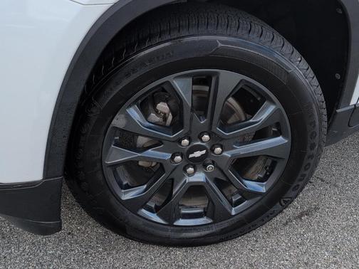 Iridescent Pearl Tricoat 2019 Chevrolet Traverse RS