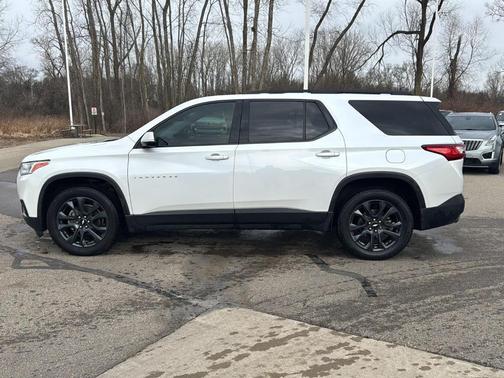 Iridescent Pearl Tricoat 2019 Chevrolet Traverse RS