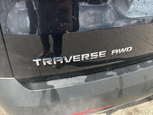 Mosaic Black Metallic 2022 Chevrolet Traverse LS