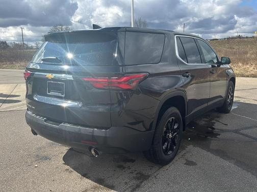 Mosaic Black Metallic 2022 Chevrolet Traverse LS