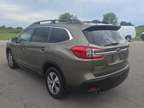 Autumn Green Metallic 2023 Subaru Ascent Premium 7-Passenger