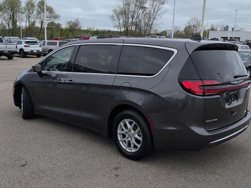 Granite Crystal Clearcoat Metallic 2023 Chrysler Pacifica Touring-L
