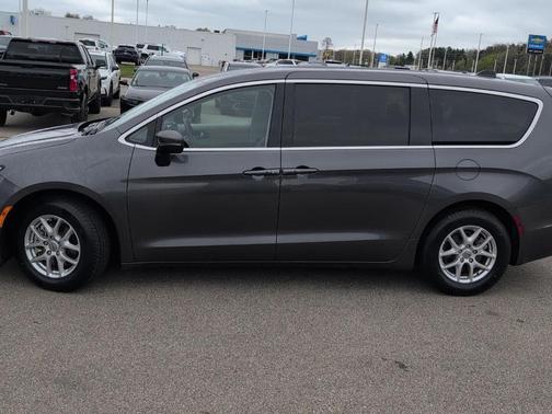 Granite Crystal Clearcoat Metallic 2023 Chrysler Pacifica Touring-L