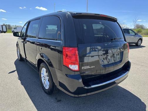 Black Onyx Crystal Pearlcoat 2019 Dodge Grand Caravan SXT