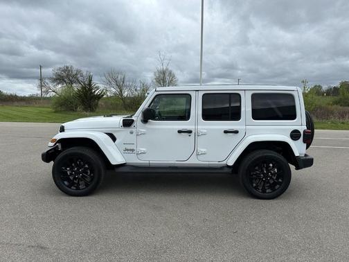 Bright White Clearcoat 2023 Jeep Wrangler 4xe Sahara