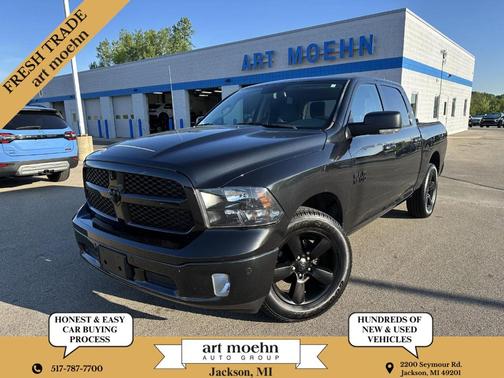 Brilliant Black Crystal Pearlcoat 2018 RAM 1500 Big Horn