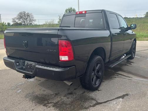 Brilliant Black Crystal Pearlcoat 2018 RAM 1500 Big Horn