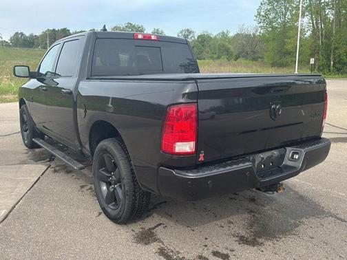 Brilliant Black Crystal Pearlcoat 2018 RAM 1500 Big Horn