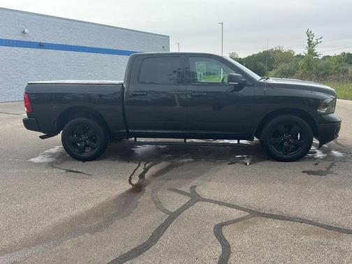 Brilliant Black Crystal Pearlcoat 2018 RAM 1500 Big Horn