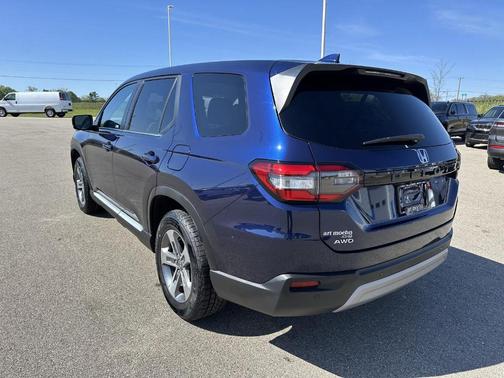 Obsidian Blue Pearl 2024 Honda Pilot EX-L 7-Passenger