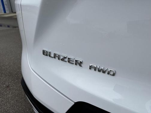 Summit White 2025 Chevrolet Blazer LT