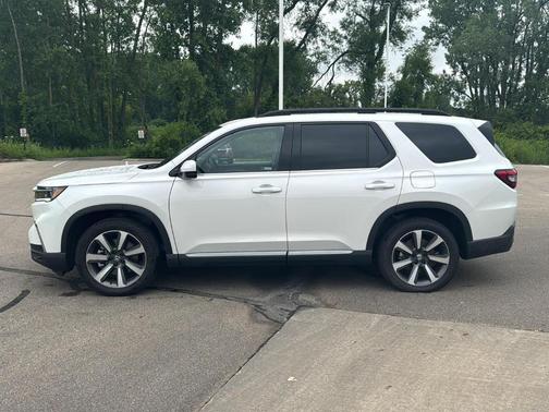 Platinum White Pearl 2025 Honda Pilot Elite