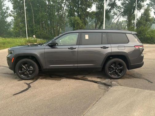 Metallic 2023 Jeep Grand Cherokee L Laredo