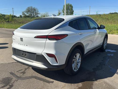 Summit White 2024 Buick Envista Preferred