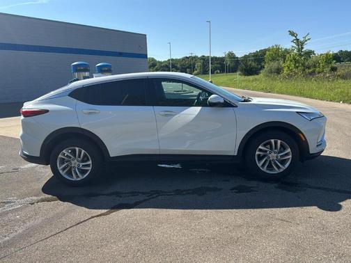 Summit White 2024 Buick Envista Preferred