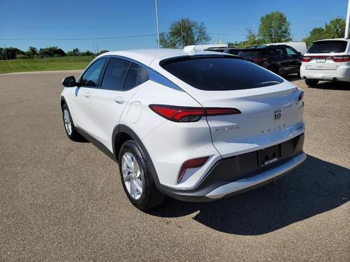 Summit White 2024 Buick Envista Preferred