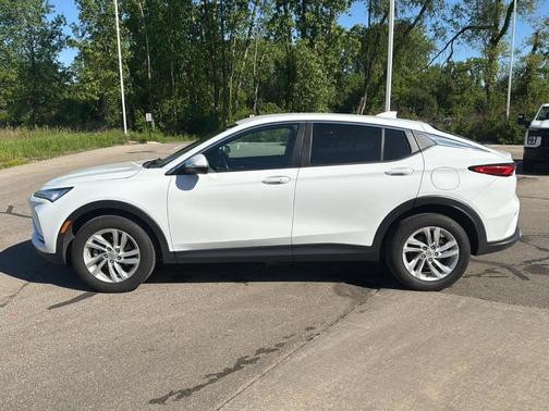 Summit White 2024 Buick Envista Preferred