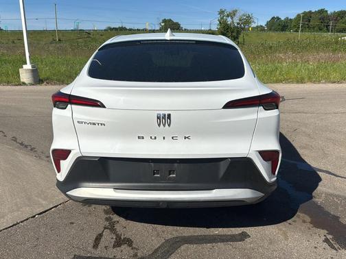Summit White 2024 Buick Envista Preferred