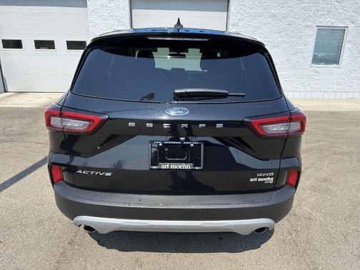 Agate Black Metallic 2025 Ford Escape Active