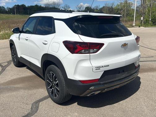 Summit White 2023 Chevrolet Trailblazer ACTIV