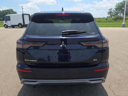 Black Diamond 2025 Mitsubishi Outlander EDITION