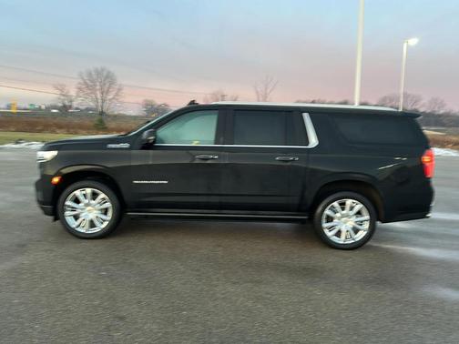 2023 Chevrolet Suburban High Country
