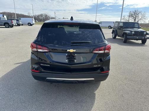Mosaic Black Metallic 2024 Chevrolet Equinox LT