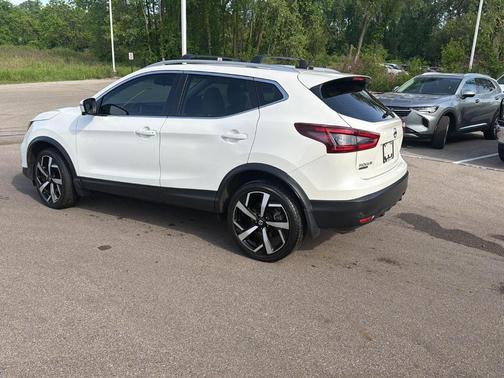 Pearl White Tri-Coat 2021 Nissan Rogue Sport SL