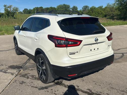 Pearl White Tri-Coat 2021 Nissan Rogue Sport SL
